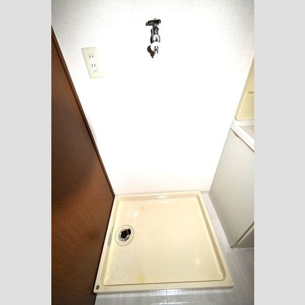 ラ・リヴィエールⅢ203号室 洗濯機置き場