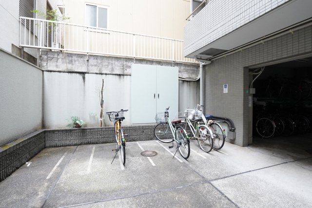 アドリーム千駄木4階 駐輪場
