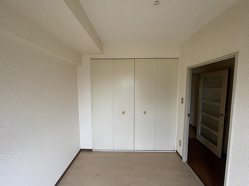 ＭＡＣ武蔵砂川コート2階 クローク閉めた状態　※内装前／2026年03月撮影