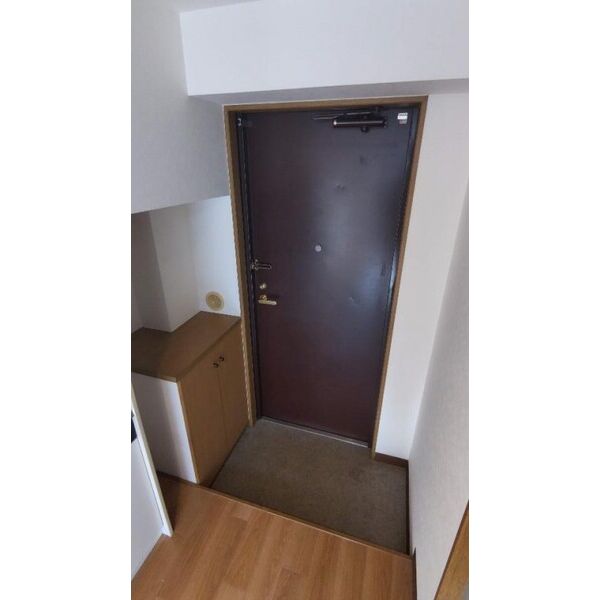 ウイングッド下馬 玄関