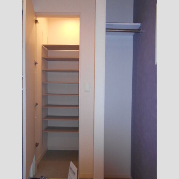 グラティア303号室 玄関(シューズクローク)