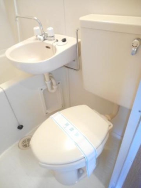 アーバンスクエア江原町Ｃ棟0201号室 トイレ