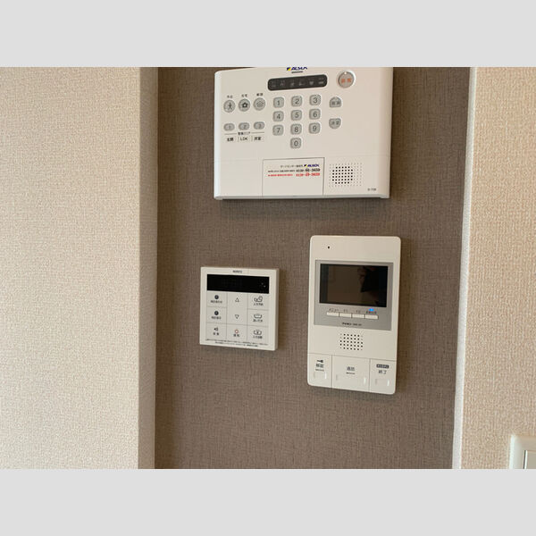 セジュール峯301号室 ALSOK、TVインターホン、追い焚き機能付き給湯器