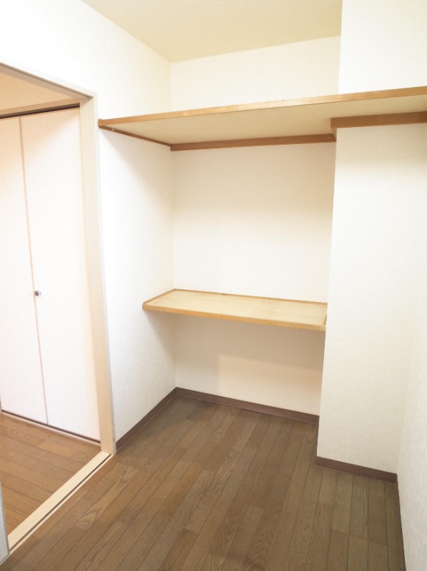 ドゥエル　イースト WICの他に広い納戸もあります