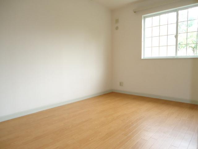 メゾンコリーヌ 洋室（２階）７．８帖