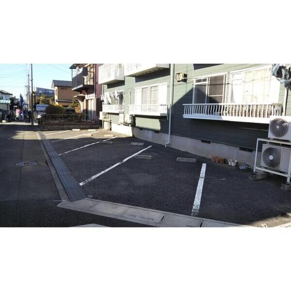 ジュネスグリーン 駐車場