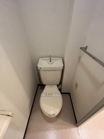 エスポワール白川0303号室 トイレ