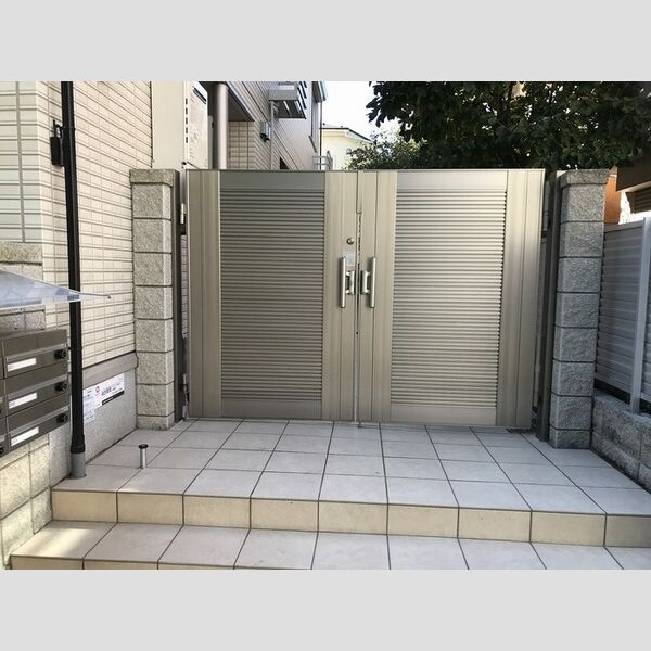 ヴェルドミール成城101号室 エントランスドア