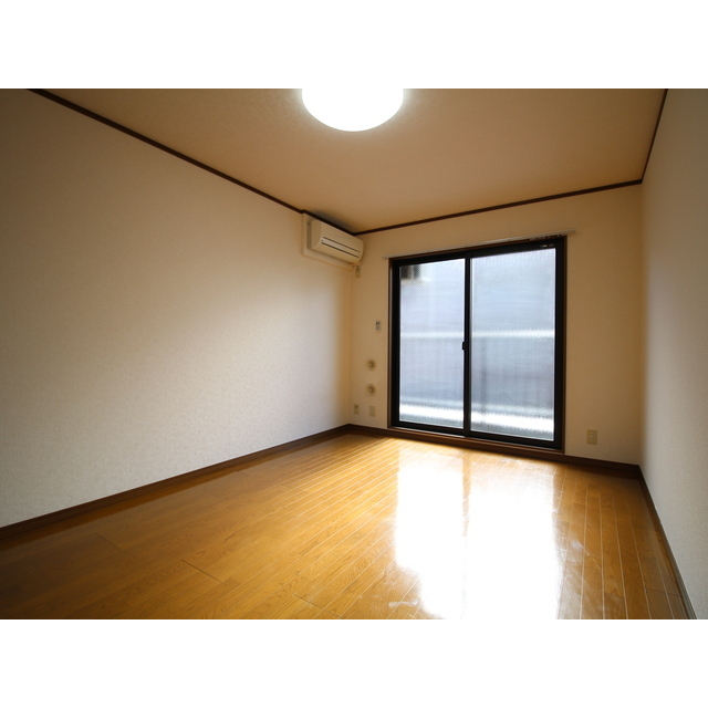 アンプルール フェール リリエンハイムⅡ302号室 リビング