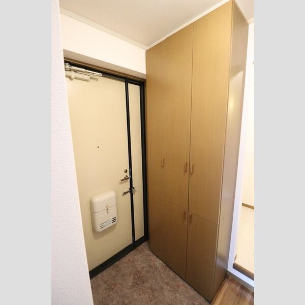サンパール八千代302号室 玄関