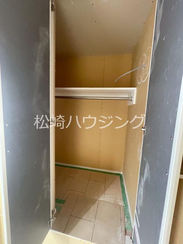 AW中野松が丘2階 収納