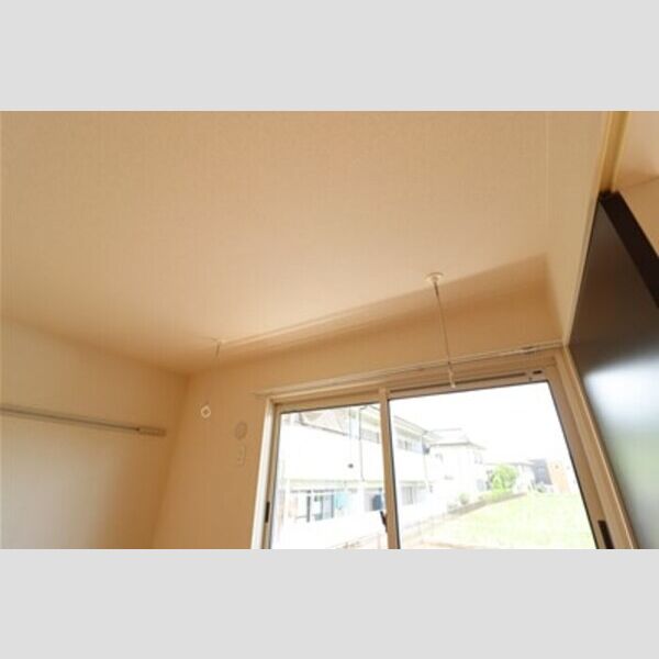 ガーデンヒルズ101号室 室内物干し