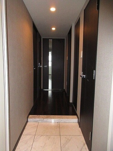 ライオンズ横浜ポートサイド4階 玄関　※2024年9月撮影