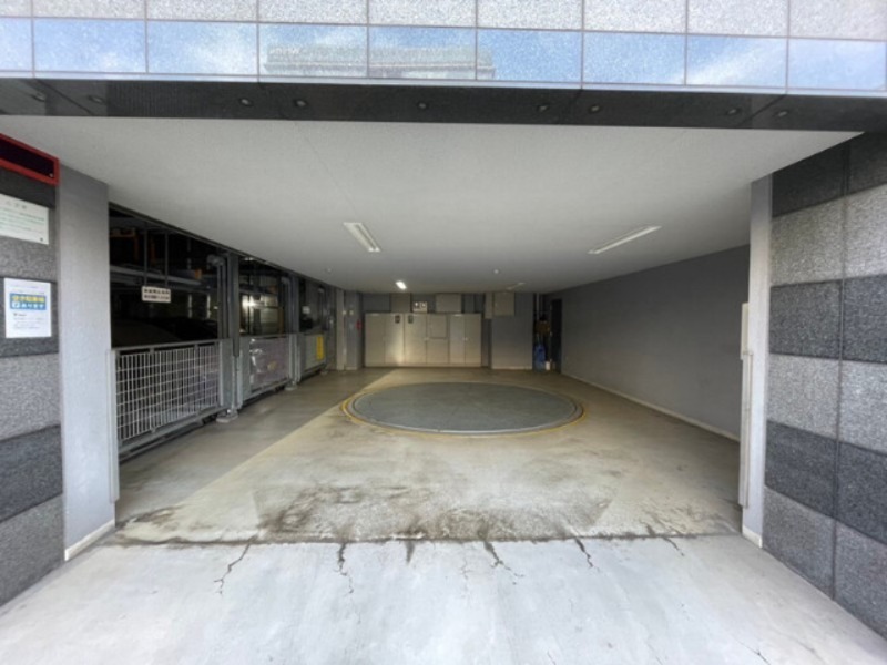 グリアス横浜・プルミエール2階 駐車場