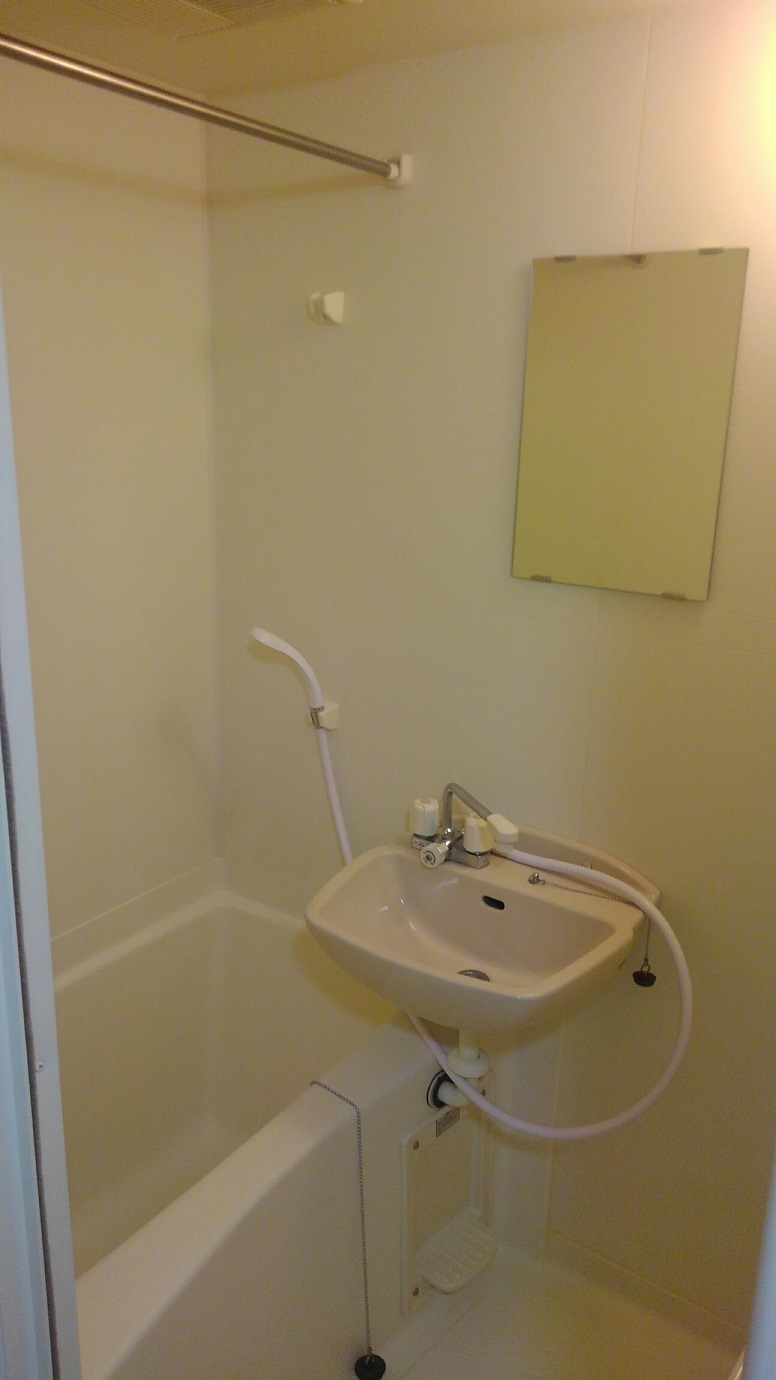 レオパレスニューウェルⅡ 玄関