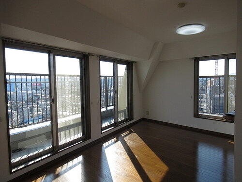 八王子明神町アーバンライフ ２面採光のLD