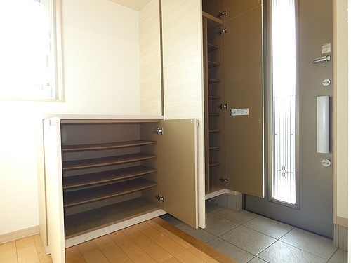 三鷹市中原２丁目戸建（ウエスト） 玄関