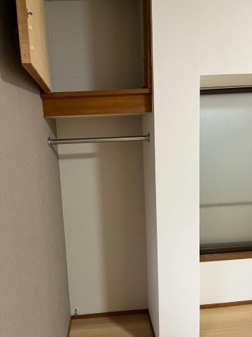 小手指南4丁目戸建 １階洋室の便利な収納