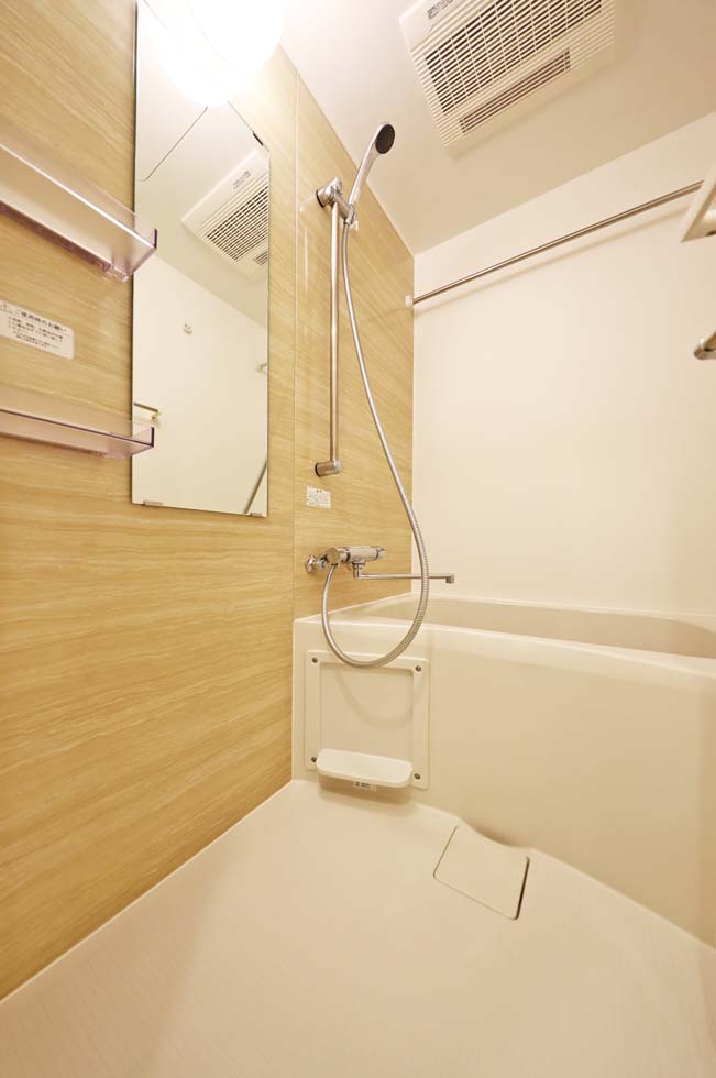 VERXEED横濱WEST 内観