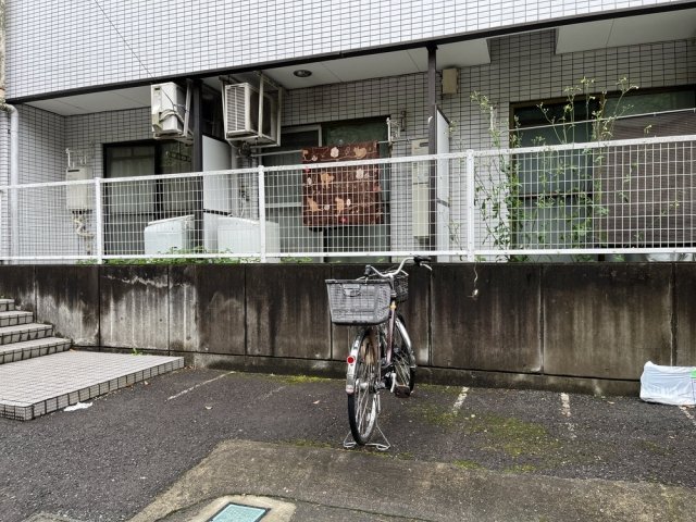 パークレイン三田2階 駐輪場