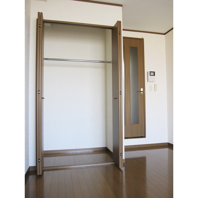 アンプルール フェール レーベン305号室 内観