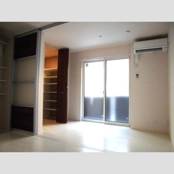 カナミオン101号室 洋室