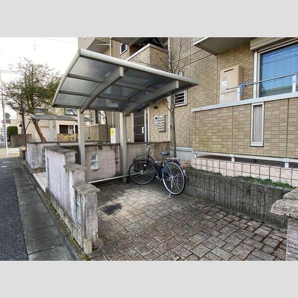 ラヴェール等々力 駐輪場