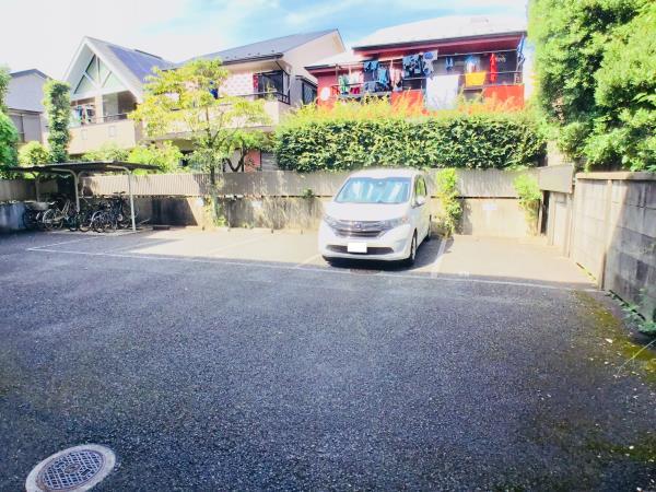 ロサレス荻窪1階 駐車場