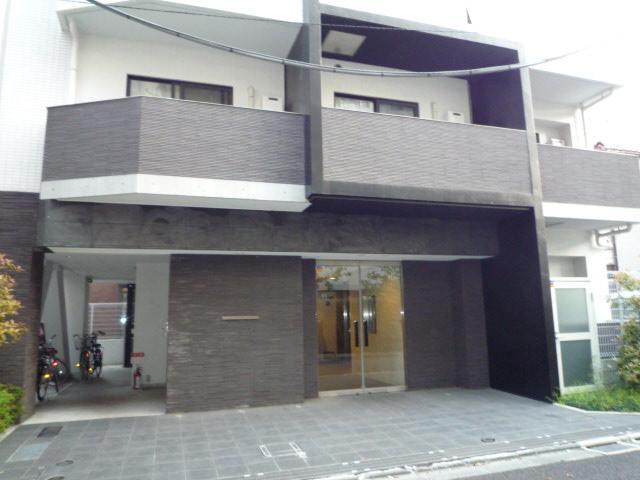 ラグジュアリーアパートメント白金1階 エントランス