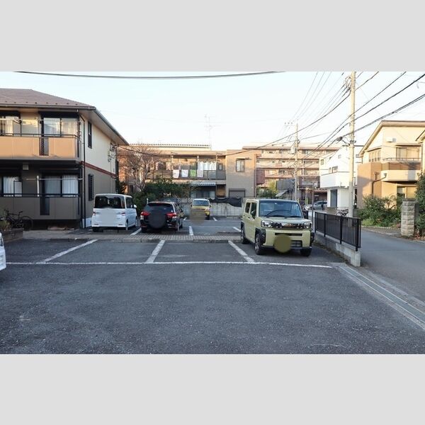 ヴィラ・ファミーユ　B 駐車場