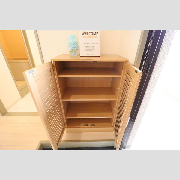 ファーストコーポ幕張本郷0604号室 カウンタータイプシューズBOX