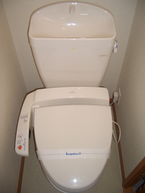 レオパレスララハウス101号室 温水洗浄便座付き