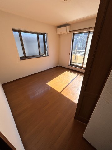 Ｕテラスハウス101号室 落ち着いた色調の洋室です♪