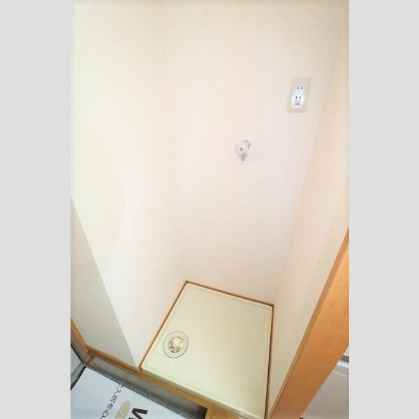 シャトーブリリアント101号室 洗濯機置場