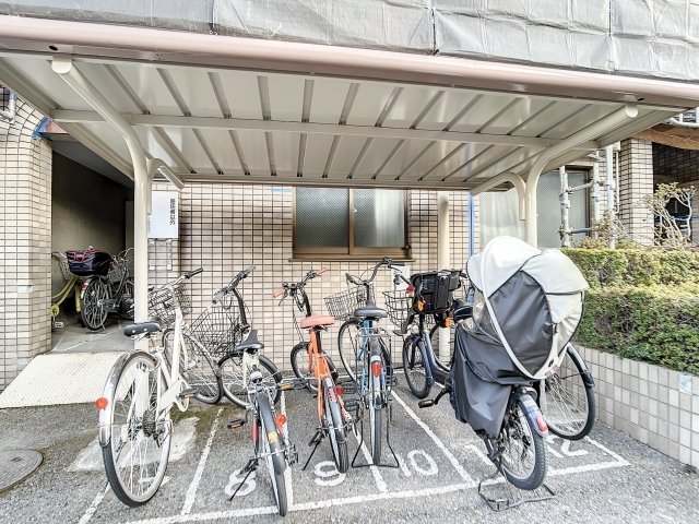 ネクサス巣鴨 駐輪場