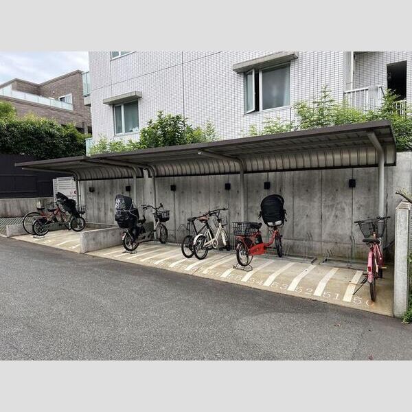 アビティ砧104号室 駐輪場