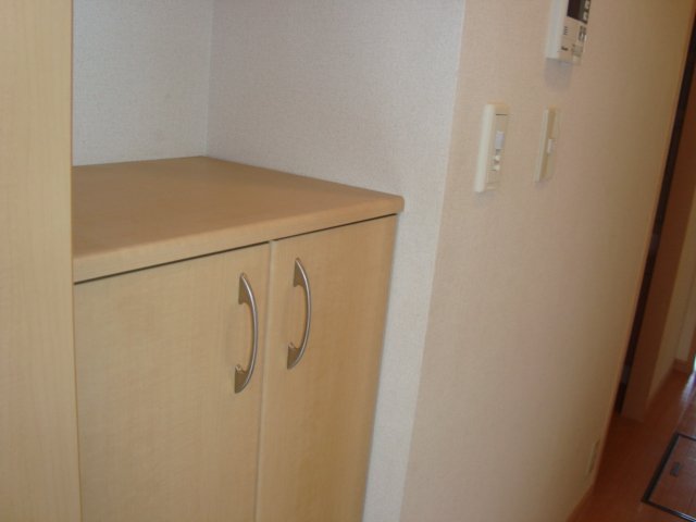 エバーシャインＳＯＧＡ 下駄箱