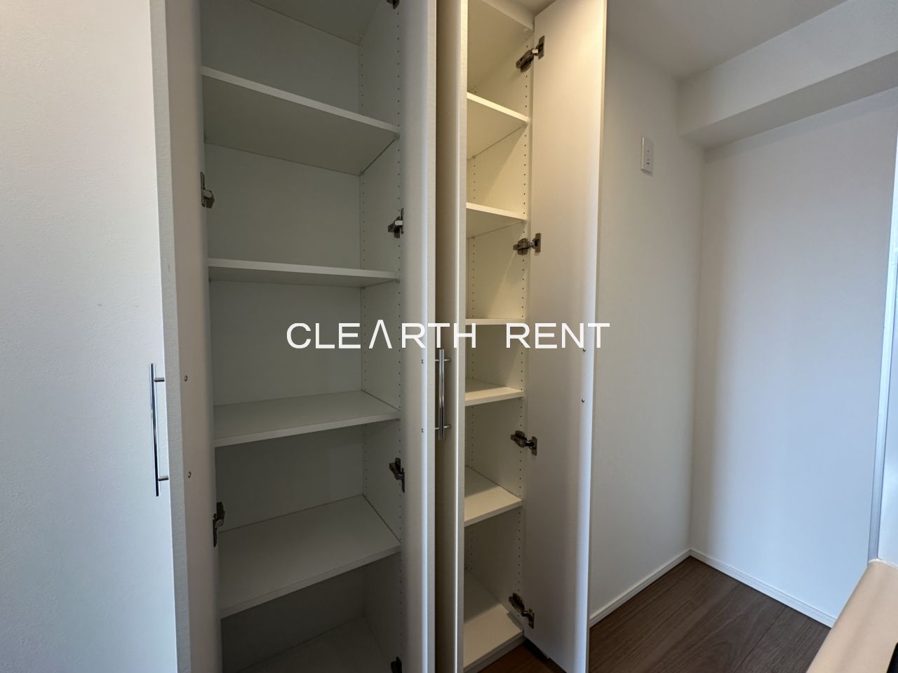 プラシア蒲田 ＴＨＥ ＧＲＡＮＤ ＲＥＳＩＤＥＮＣＥ6階 キッチン後ろにはパントリー設置