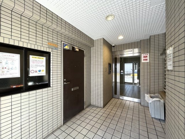 フェルテロアール祐天寺1階 エントランス