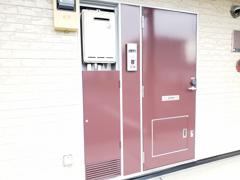 レオパレス三ッ家207号室 玄関