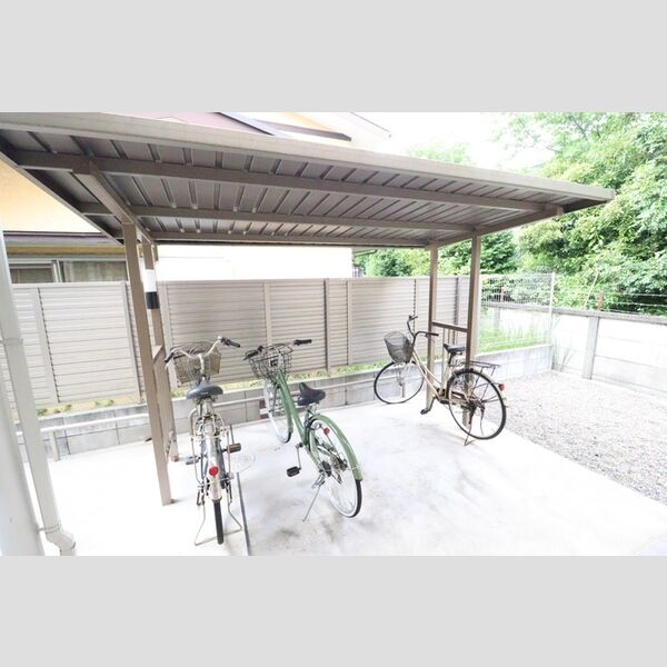 アリエッタ 駐輪場