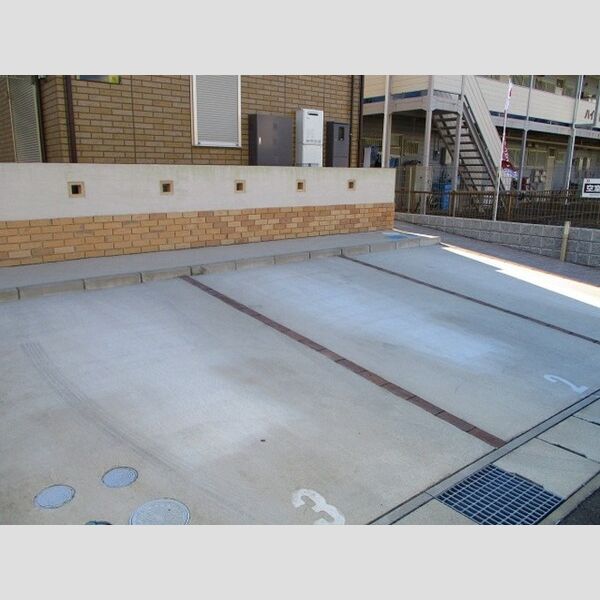 パレ・久保田 駐車場