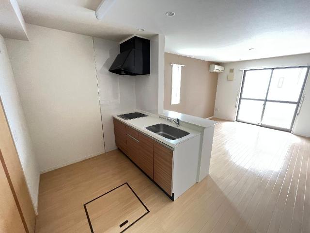 ユニヴァリィ　コンフォート00102号室 キッチン