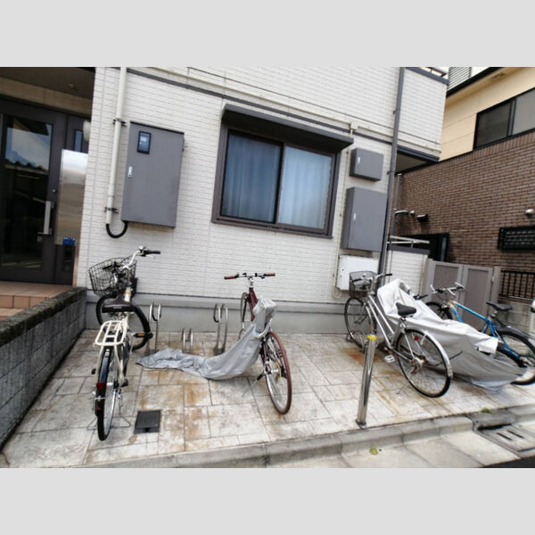 グランバリエ志村102号室 駐輪場