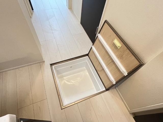 ベッシア・ノーブル102号室 床下収納