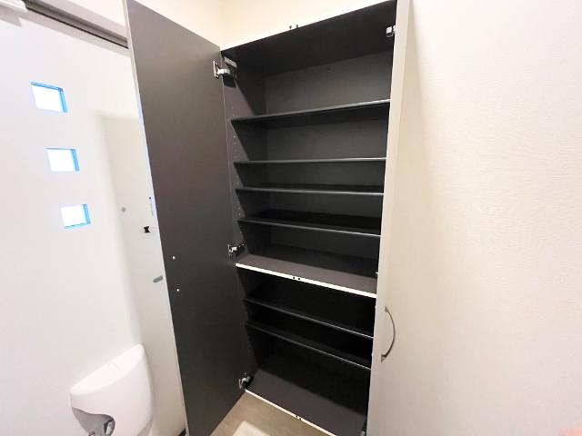 ベッシア・ノーブル203号室 下駄箱