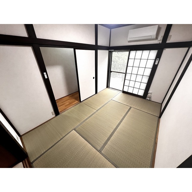赤羽西四丁目戸建 2階6帖和室・南向き