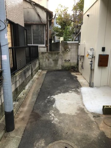 東新小岩6丁目戸建 家の前にバイクや自転車を3台以上止められます♪