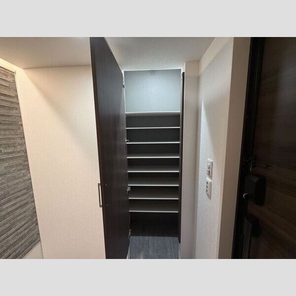 ドムスクレスト中町 玄関