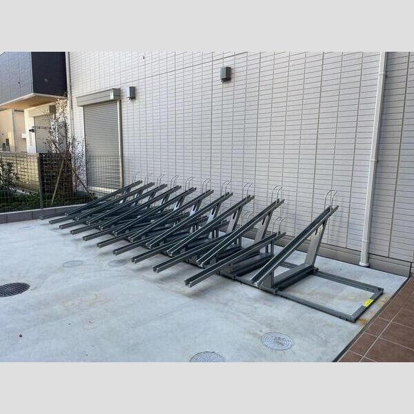 グラナーダ西新井 駐輪場